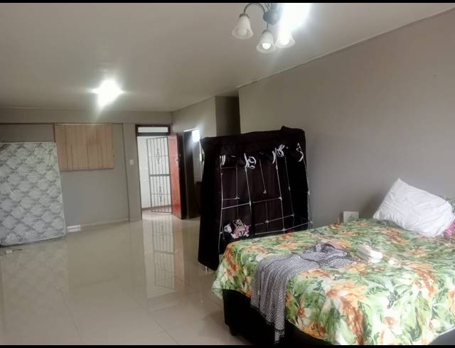 2 BEDROOM FLAT TO LET IN ESPLANADE